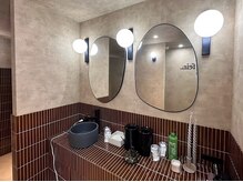 フェイン 心斎橋店(fein.)の雰囲気(DIORコスメ・Rifaアイロン!充実のメイクブースです)