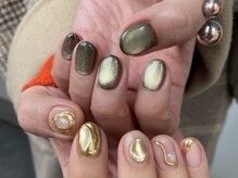 カーティシーネイルズ(curtisii NAILS)/ゴールドちぐはぐネイル