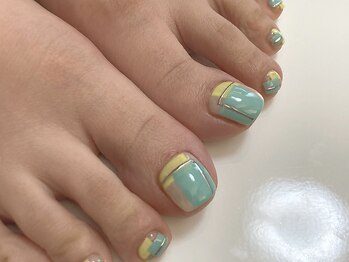 フォーミーネイルズ(4me nails)の写真/素足の季節到来★お洒落を足先から楽しんで♪お仕事等でハンドネイルが出来ない方もフットネイルで気分UP◎