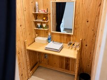 肩こり解消処 ハンモック(Hammock)の雰囲気(お着替え室あり。髪ゴムなどがあり.女性も通いやすい♪)