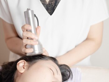 レーヴリゼ(Revelise)の写真/疲労でコリ固まった体を、癒されながら温熱でゆるめほぐします♪頭までしっかり施術でヘッドスパ効果も◎