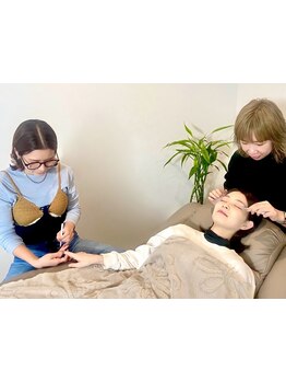 ネイル・アイメニューの同時施術が可能