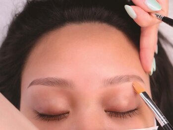 アイス(EYELASH&EYEBROW I,s)の写真/《顔の印象の8割は眉毛で決まる!》徹底したカウンセリングで、骨格や好みに合わせた眉の形をご提案します♪