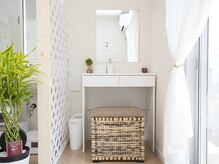 マカナニ(Makanani)/【まつげパーマ】化粧スペース