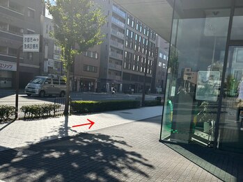 プラチナムドール 二条店(PLATINUMDOLL)/京都銀行を右折します。