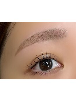 ナチュラル上品な目元にしたい