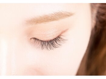 ピピラッシュ(pipi lash)の写真/自然な仕上がり☆目の形、生え癖も見極める技術力で、ナチュラルだけど上品な目元にチェンジ！