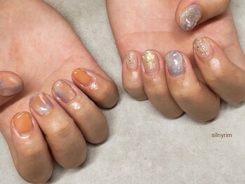 シルニー リム(Silny rim)/アシンメトリーニュアンスネイル