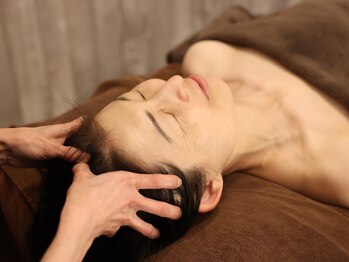 グレースフィオーレ 高槻店(gracefiore)の写真/【全国30店舗★完全個室】脳脊髄液ヘッドスパで気分も頭もスッキリ★頭蓋骨小顔矯正/ご新規様¥6,800