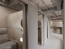 サロンビレッジ ヨコハマ(SALON VILLAGE Yokohama)の雰囲気（ホテルライクのおしゃれな店内は写真映えも◎パリジェンヌ/横浜）
