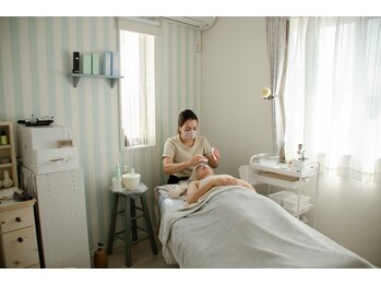 コモレビ(Komorebi)/施術風景