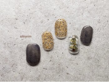 シルニー リム(Silny rim)/アシンメトリーニュアンスネイル