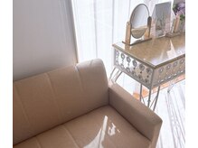 リラックスしていただけるよう落ち着いた雰囲気の店内♪