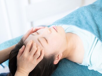 整体アンド矯正 施術研究所 ケアラボ(carelabo)の写真/二重幅が広がる！極上ヘッドスパで癒されながら小顔に♪頭痛・スマホ首・エラ張り改善にも効果◎