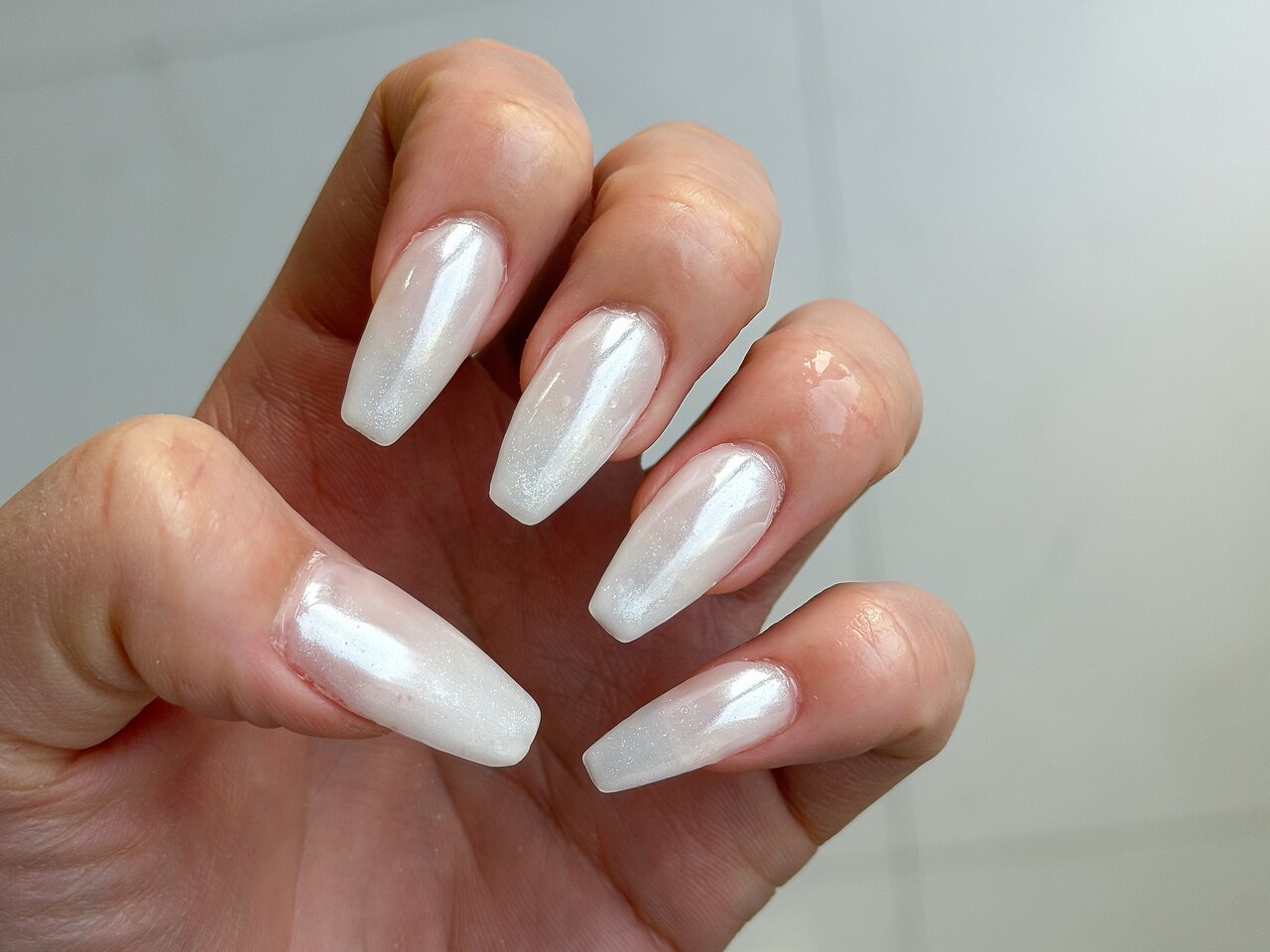 2026年冬トレンド】ホワイト ワンカラー ハンドのネイルデザイン集