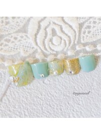 爽やかグリーンのフットネイル