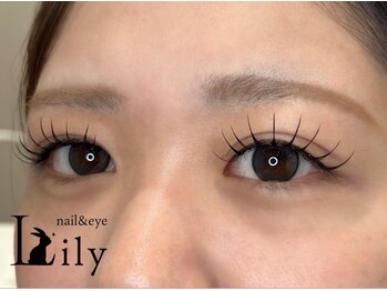 リリー 寝屋川公園店(Lily)の写真/【フラットラッシュ100本¥5500アイシート付】高い技術力でお客様の目元に合わせた自然な仕上がりに！
