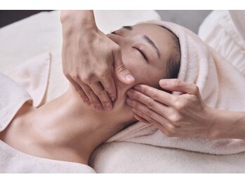 フルールドゥスリジェール(Fleurs de Cerisier)/リフトアップ小顔矯正術