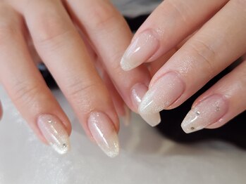 ネイルルームスリー(nailloomno.3)/控えめカラーでグラデーション