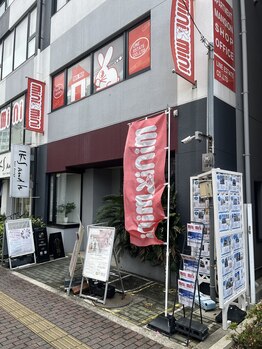 ビーラボ なかもず店/mini miniさんの看板のあるビル