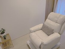 リコニコ(rico2co)/眉毛はふかふかソファで♪