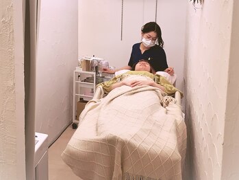 エミリー(Emily)の写真/《ひとりサロン》サロンオーナーか施術するので確約されたクオリティ！人目か気にならない貸切空間！