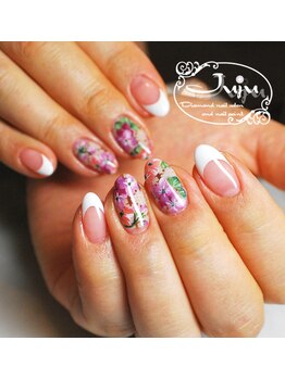 ジュジュ(Juju)/手描きのお花ネイル