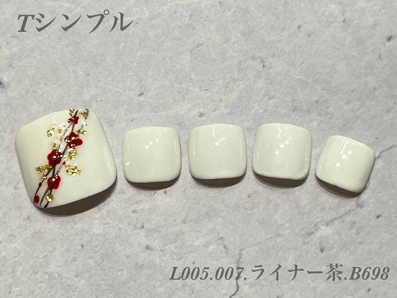 2026年冬トレンド】ホワイト ワンカラー フットのネイルデザイン集