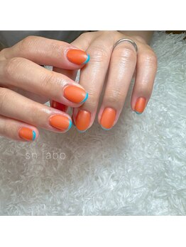 スマイル ネイル ラボラトリー(Smile nail laboratory)/オレンジ×水色×艶消し仕上げ