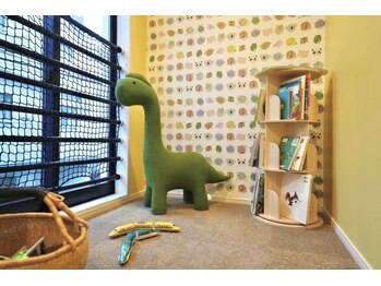 ワッツ ユア ネイルストーリー(What’s your nail story?)/キッズルーム