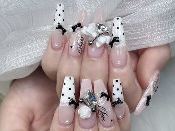 サリーネイルラボ(Sully Nail Lab)/ドット・白ベース