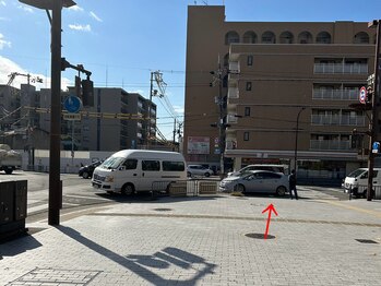 プラチナムドール 二条店(PLATINUMDOLL)/横断歩道を直進します。