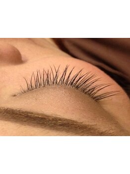 ナチュラル上品な目元にしたい