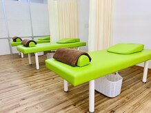 どんぐり鍼灸院 接骨院/ 【院内：広い施術スペース】