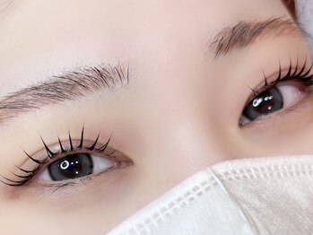 ローリエ/まつ毛パーマ目尻流しめデザイン