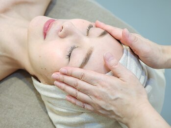 エルブラン(Aile-blanc)/毛穴/小顔/肩こり/フェイシャル