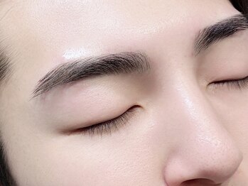 ジーエヌ(Gn)の写真/顔の印象を大きく左右する“眉毛”一人一人の骨格に合わせた黄金比◎自然なのに洗練された理想の眉デザイン