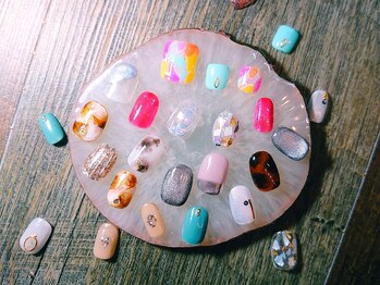リノ カヒリ アイラッシュ(Lino kahili)の写真/予約殺到の人気店★【ワンポイントアート¥5400!】一層残しのフィルインで自爪に優しいネイルを*