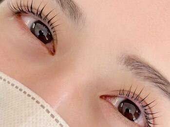 アンドミー(&me)の写真/歴17年のスタッフが施術◎あなたにあったデザインをご提案♪まつ毛に関するお悩みはなんでも相談ください◎