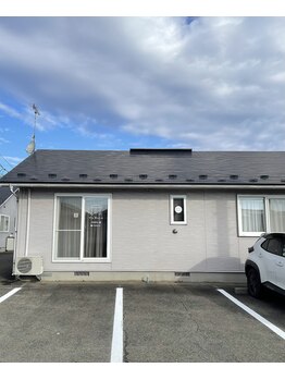 ユリラ(Yu'ReLa)/サロン駐車場