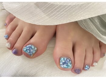 フィール(Feel)の写真/指先から夏のおしゃれをアップデート！デザイン豊富でこれからの季節にオススメのフットネイル◎
