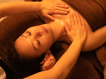 シープラス(c+ plus)/デコルテマッサージ