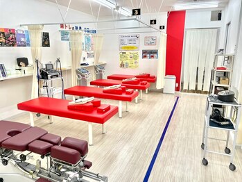 にしぐち鍼灸整骨院 玉串院/広々としたベッドルーム♪