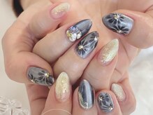 パフィーネイルの雰囲気（マグネットジェル/フラワーネイル/上品/トレンド/ウォーターケア）