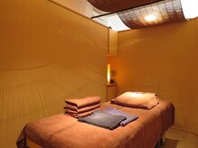 癒し庵 松山/施術ベッド（個室４部屋あり）