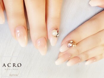 アクロネイル アンド アイ(ACRO NAIL&EYE)/白グラデにVカット