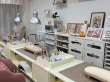 トゥデイネイル(Today.Nail)の雰囲気（キレイな空間でリラックスしながら施術♪携帯充電、TV◎）