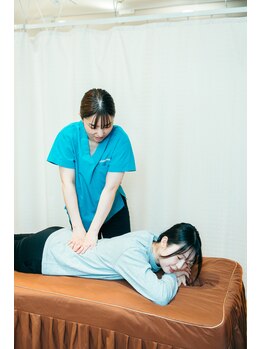 星のアカリ治療院 横浜店の写真/ぐぐっと強圧で腰痛を緩和◎【痛み・疲れ解消/全身オーダーメイド美姿勢歪み整体コース60分¥8500→¥5300】