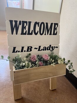 エルアイビー レディー(L.I.B Lady)/店前のウェルカムボードが目印♪