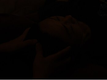 純度100の写真/頑張る男性必見!!真っ暗な空間で瞑想状態を作り仕事のパフォーマンス/集中力を高める!暗闇ヘッドスパ専門店
